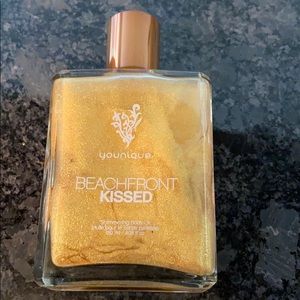 Shimmering body oil by Younique
